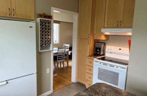 Cranbrook Apartment | Charming 2 bedroom home.🏔