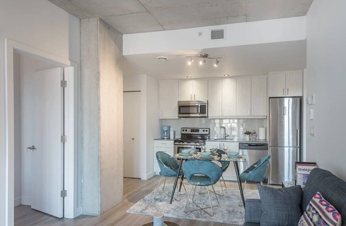 International District Apartment | Charming 2 BR - Indoor Parking