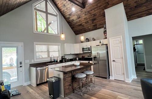 Demorest House | Charming 3 Bed 2 bath Riverfront New! Chic Home in Demorest, GA mountains.