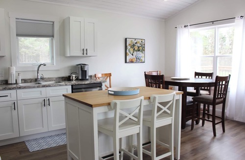 Burlington Cottage | Charming 3BR Cottage Near Cousins Shore Beach