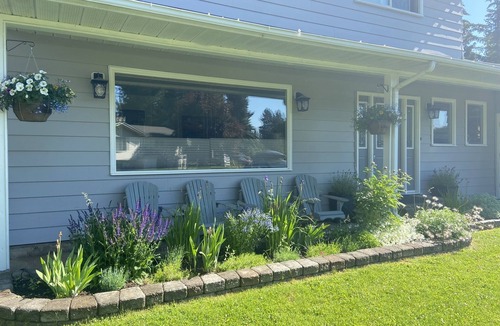Smithers House | Charming 4 Bedroom House: Minutes from Downtown Smithers, Featuring a Hot Tub