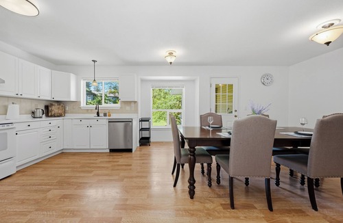 South Surrey House | Charming 4 br Retreat in South Surrey White Rock