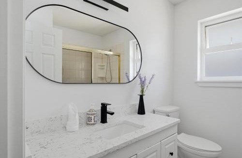 South Surrey Apartment | Charming 4 br Retreat in South Surrey White Rock