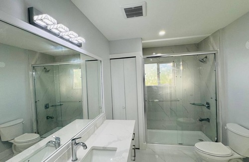 Langley Other | Charming 5-bedroom house in Langley Township with WiFi, AC