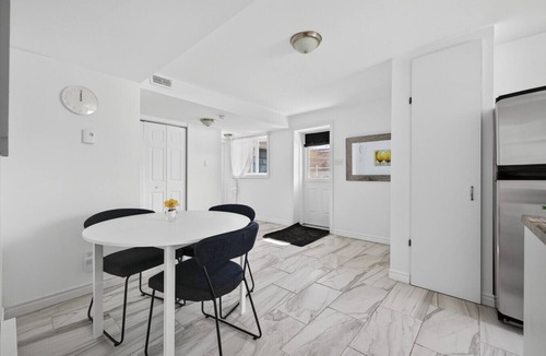 District d'Aylmer Apartment | Charming Apartment by Aylmer Marina
