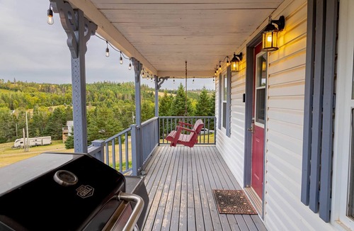 Found Mills House | Charming Cavendish-Area Cottage with River Views—Peaceful PEI Retreat