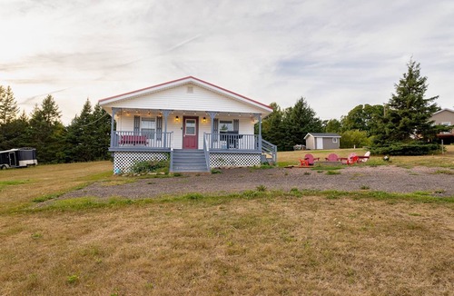 Found Mills House | Charming Cavendish-Area Cottage with River Views—Peaceful PEI Retreat