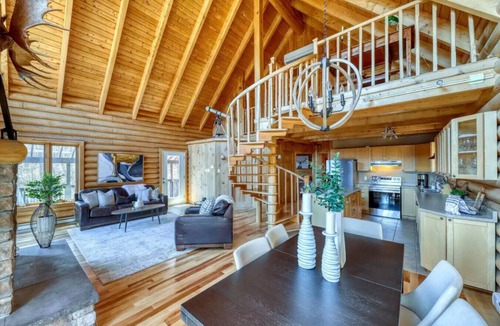 St-Adolphe-d'Howard House | Charming & Action Packed Chalet
