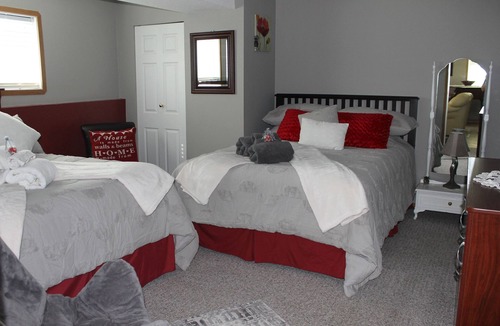 Fruitvale Bed & Breakfast | Charming Corner in Fruitvale. 30 Minutes from Red Mountain, Salmo and Whitewater