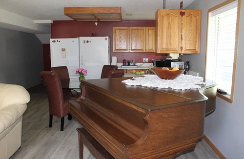 Fruitvale Bed & Breakfast | Charming Corner in Fruitvale. 30 Minutes from Red Mountain, Salmo and Whitewater
