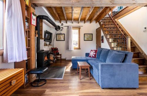 Sainte-Beatrix Ski Chalet | Charming Cottage In a Peaceful Forest & Calm River