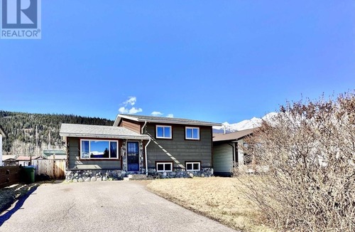 Smithers House | Charming house close to downtown. Pet friendly!