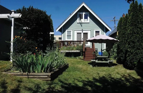 James Bay House | Charming James Bay Guesthouse by Fisherman's Wharf