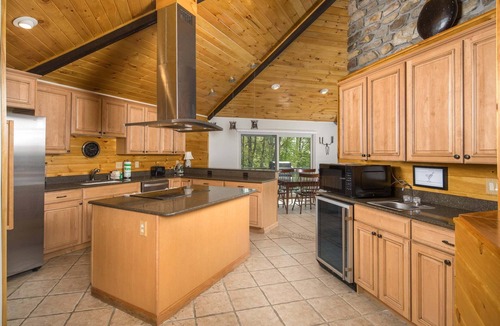 Seven Devils Cabin | Charming Mountain Home with a View