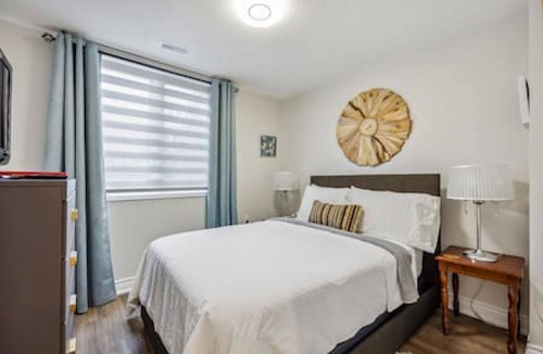 Richmond Hill House | Charming Oasis In Richmond Hill