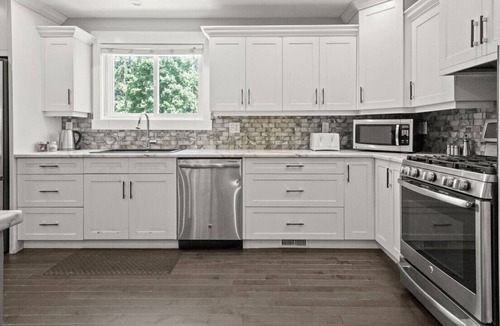 Regional District of Nanaimo House | Charming Oasis with Fenced Yard on Jingle Pot Road