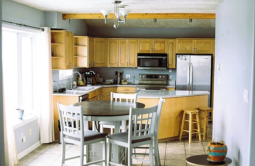 Yellowknife House | Charming Retreat with Stunning Views in Yellowknife's Prestigious Neighborhood
