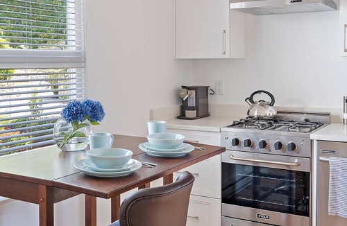 James Bay House | Charming Seaside Cottage in Victoria's Historic Core