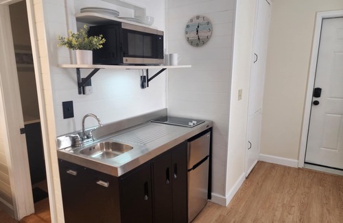 Bangor Apartment | Charming studio in Bangor Maine on Broadway park.
