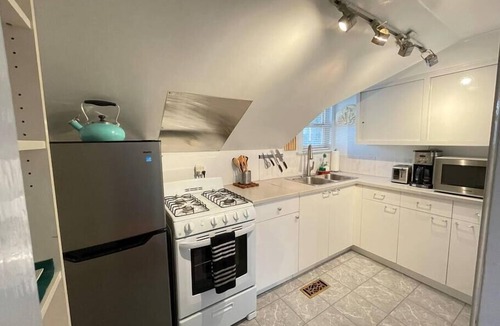 Fairfield Apartment | Charming Suite in Heritage Manor, Free Parking