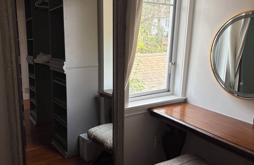 Saanich East House | Charming Victoria Character home-Pet Friendly!