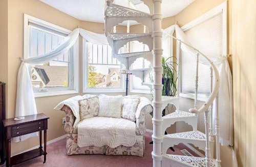 Okotoks House | Charming Victorian Home in Okotoks Elegant Comfort Modern Convenience