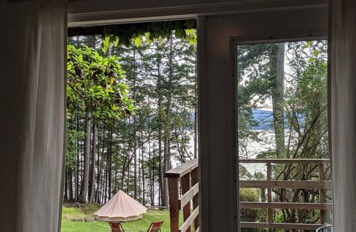 Pender Island Cabin | Charming Waterfront Cabin with Serene breathtaking Views - Pender Island Retreat