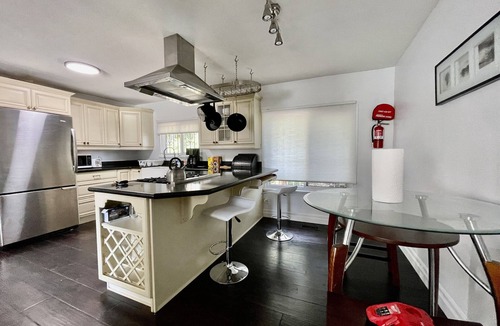 Coquitlam House | Charming, well lit 3 bedroom 1.5 bathroom house