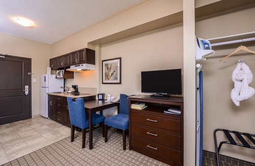 Kindersley Hotel | Chateau All Suites Hotel