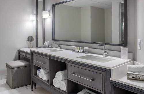 Moncton Hotel | Chateau Moncton Trademark Collection by Wyndham