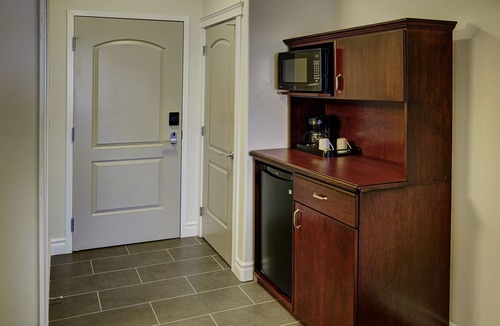 Northwest Edmonton Hotel | Chateau Nova Yellowhead