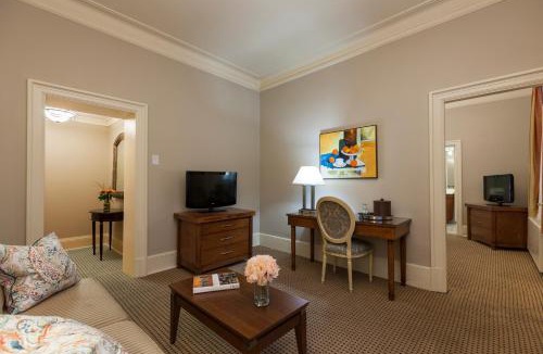 Downtown Montreal Hotel | Chateau Versailles