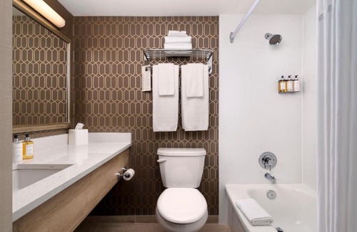 Downtown Victoria Hotel | Chateau Victoria Hotel & Suites