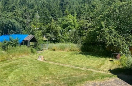 North Bend Cottage | Cheerful 4 bedroom cottage in the Fraser Canyon