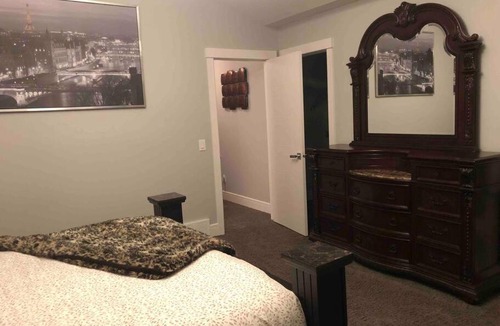 Southwest Edmonton Villa | Cheerful and beautiful 3 bedroom home close lake