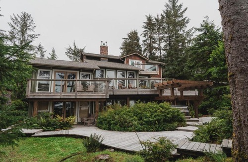Tofino House | Chesterman on the Point - Beachfront