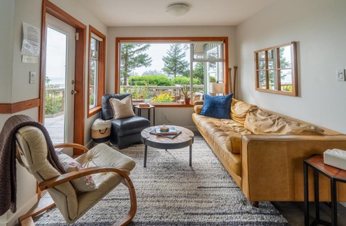 Tofino House | Chesterman on the Point - Beachfront