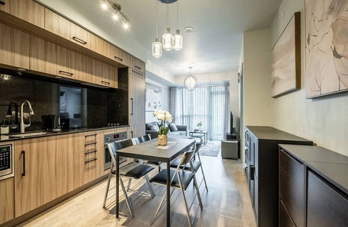 Alexandra Park Condo | Chic 1BR+Den Condo Queen West Walk Everywhere!