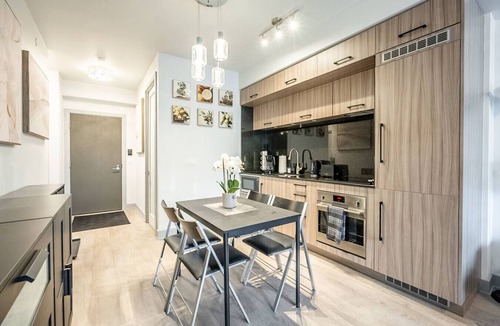 Alexandra Park Condo | Chic 1BR+Den Condo Queen West Walk Everywhere!