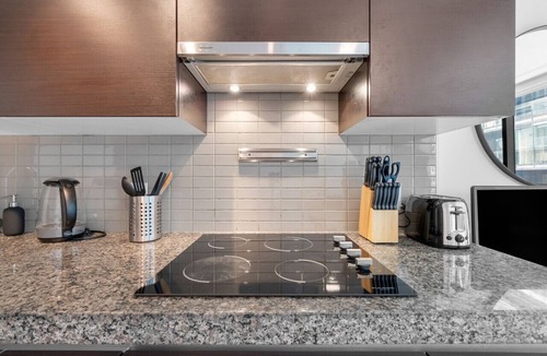 Wellington Place Hotel | Chic 1BR - Lively King West - Downtown