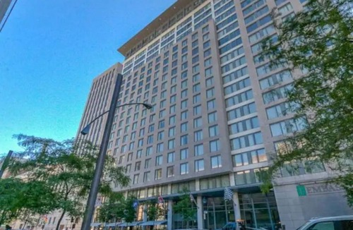 International District Condo | CHIC EXECUTIVE DOWNTOWN CONDO WITH FREE GARAGE PARKING NEAR THE OLD PORT !