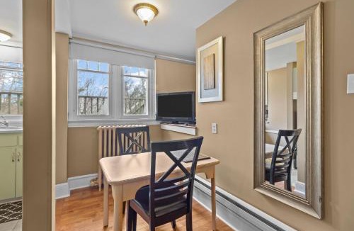 Waterford Valley Apartment | Chic Midstream Studio WiFi Parking