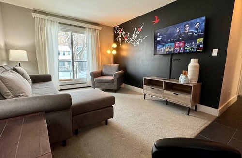 Saskatoon Downtown Condo | Chic two bedroom apartment in City Park