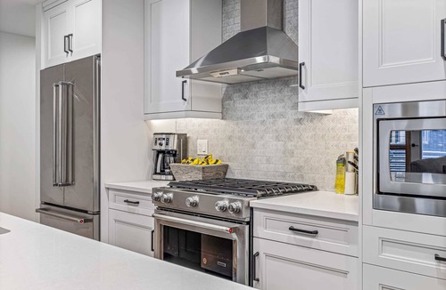 Canmore Apartment | Chic Urban Sanctuary in the Heart of Canmore
