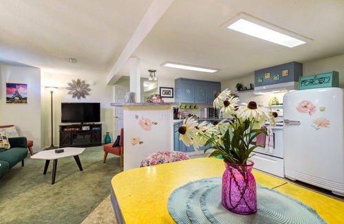 Northwest Calgary Apartment | Chic Vintage Suite Close to Airport & Downtown