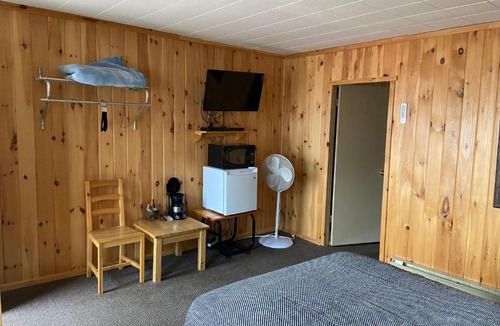 Algoma District Hotel | Chicken Shack Motel
