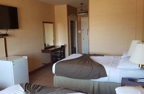 Laval Hotel | Chomedey Inn