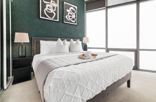 Bay Cloverhill Apartment | City Lights & Skyline Nights Bay Street Penthouse