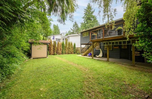 District of North Vancouver House | City & Mountain Garden Stay