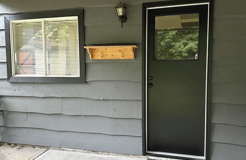 District of North Vancouver House | City & Mountain Garden Stay